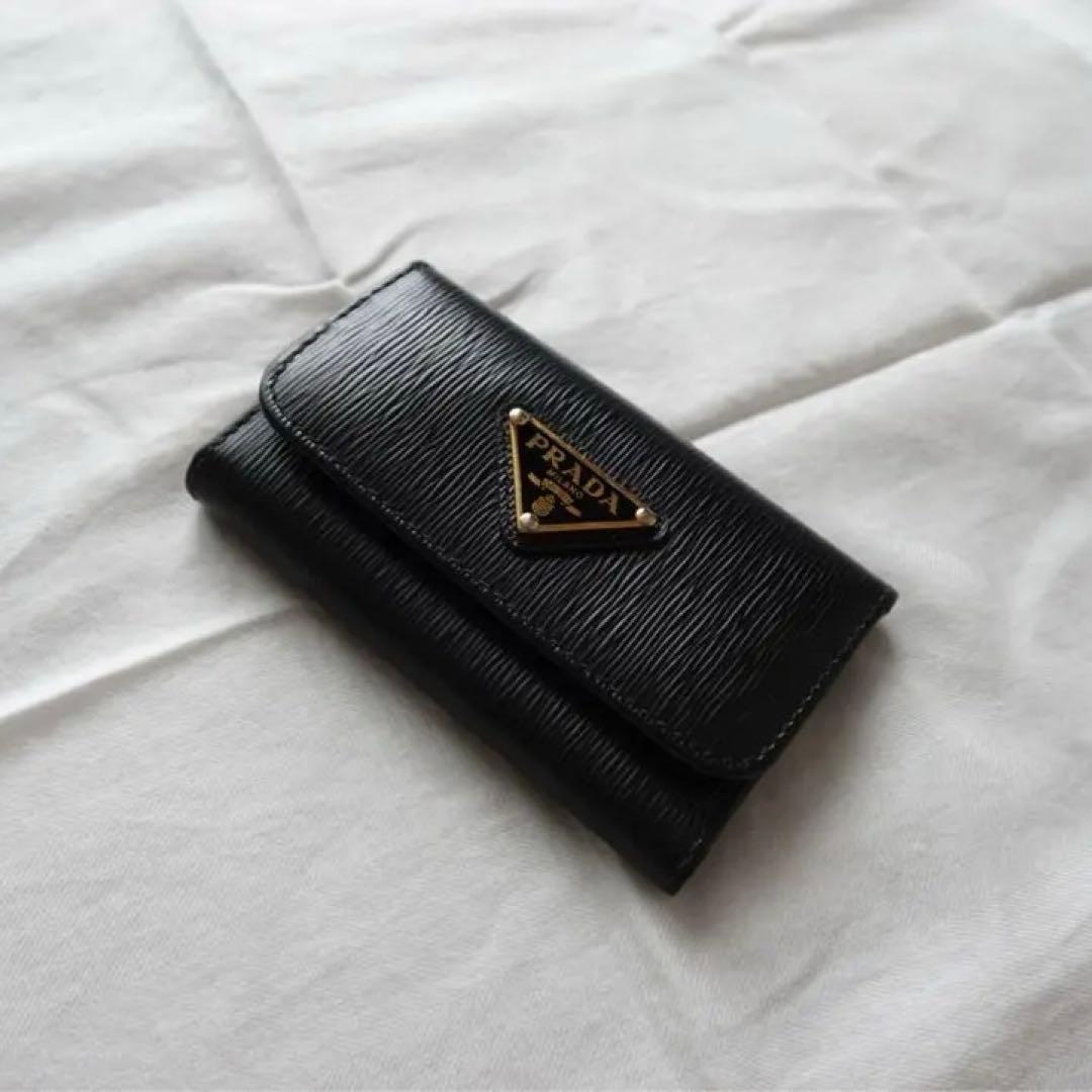 PRADA ブラック レザー キーケース1PG222/2DDUF0002