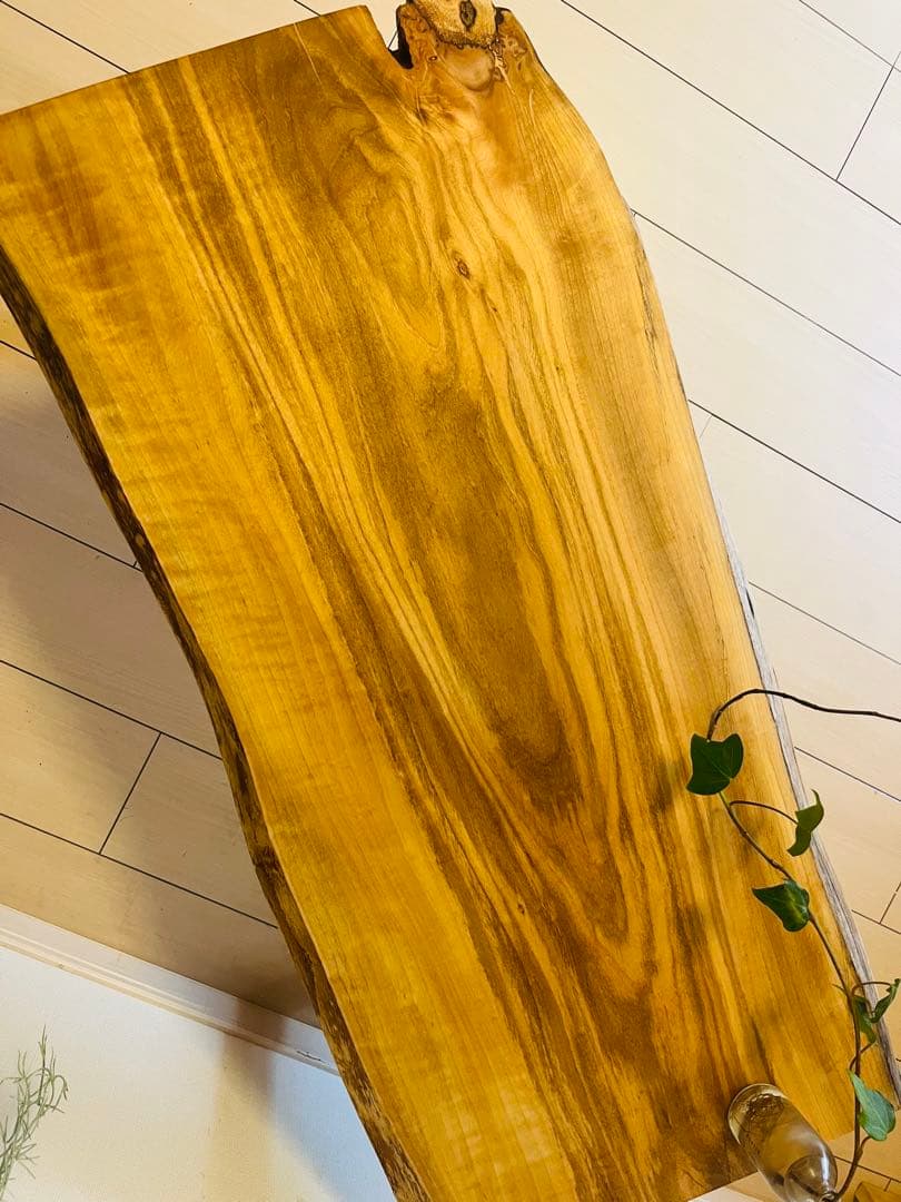 ローテーブル 一枚板テーブル　桜の木　無垢材家具　アイアンテーブル