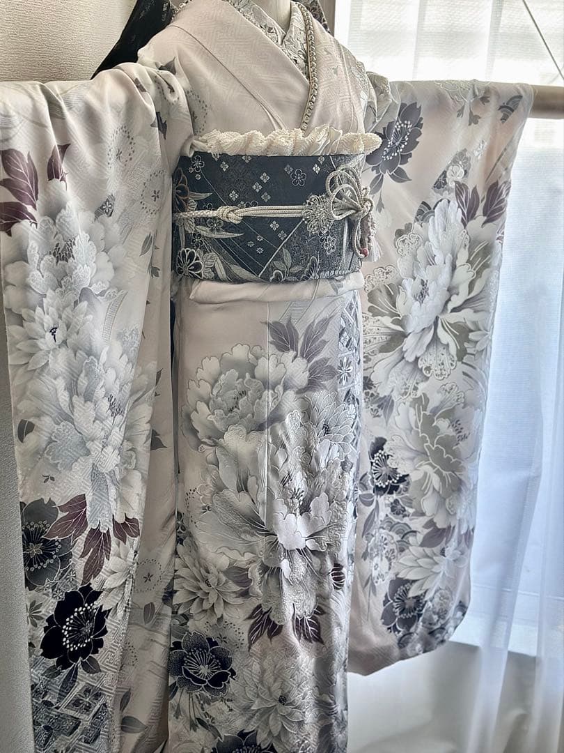 高級振袖 淡いピンクとグレーの花柄　フルセット
