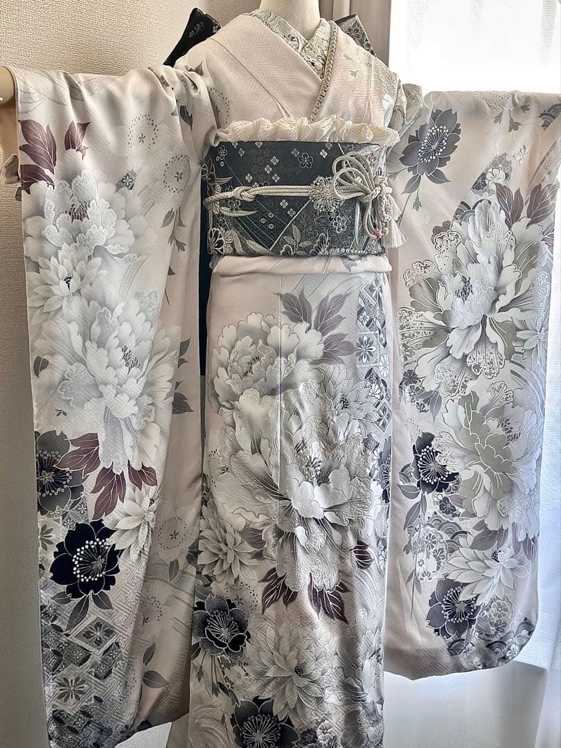 高級振袖 淡いピンクとグレーの花柄　フルセット