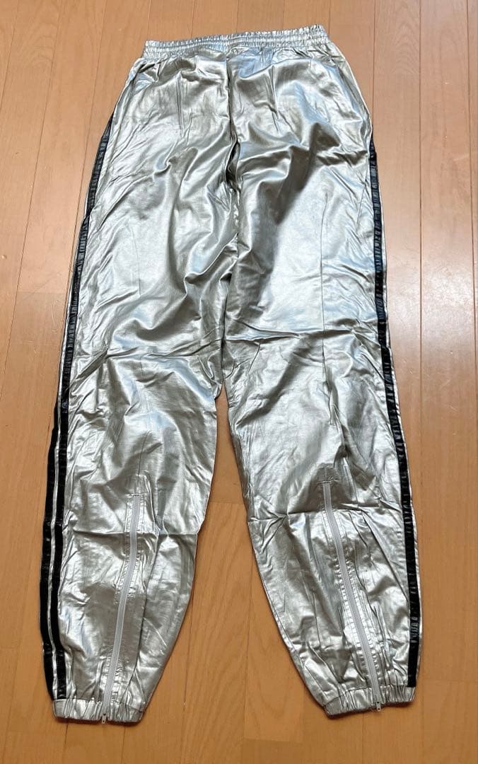 adidas シルバー ピステ・ウィンドブレーカー上下セット