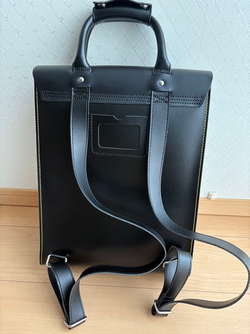 Dr. Martens ブラックバックパック