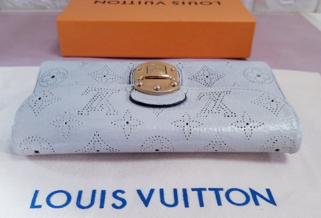 ルイヴィトン モノグラム パンチング マヒナ ポルトフォイユ アメリア 長財布