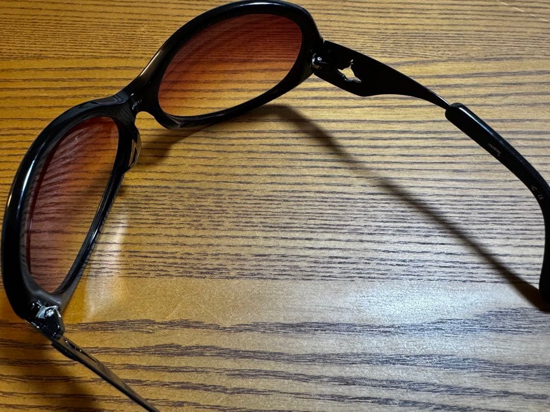 Vivienne Westwood オーバルサングラス　ラルクhydeモデル