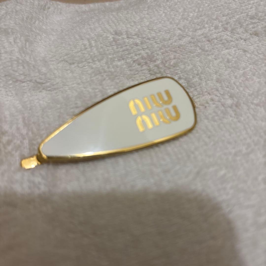 MIU MIU ゴールド ヘアピン