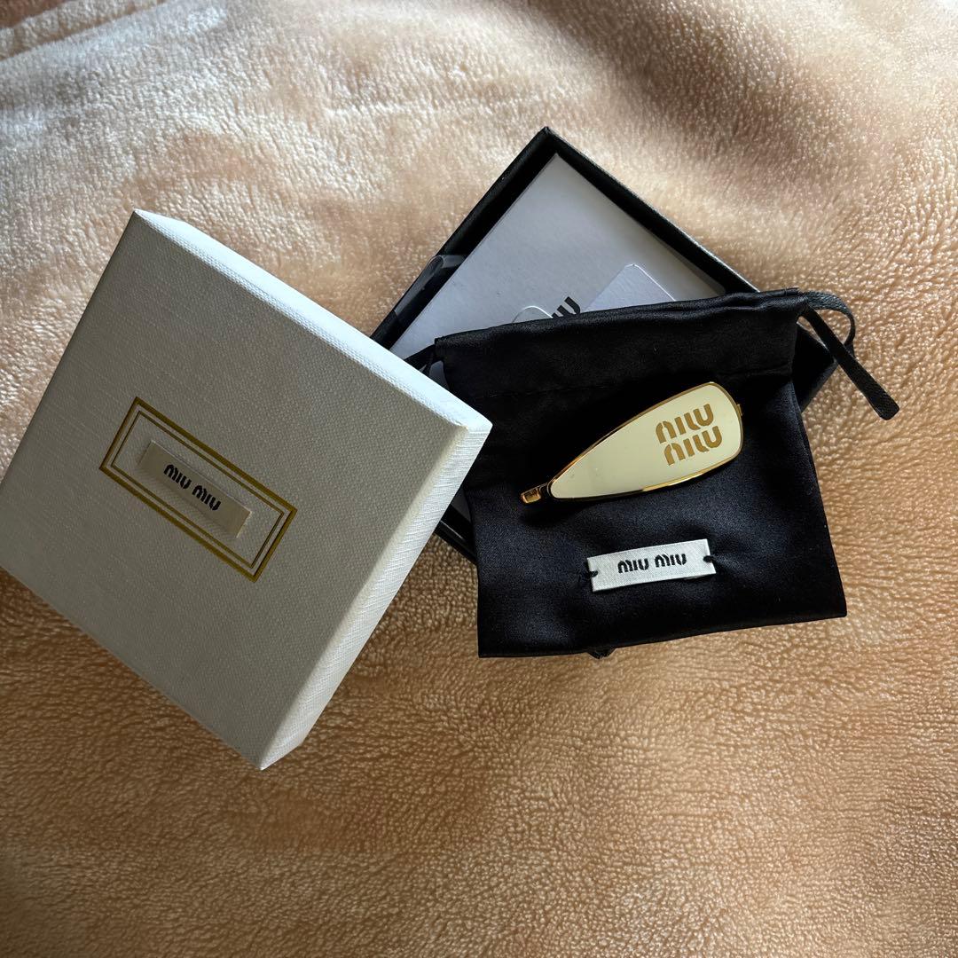 MIU MIU ゴールド ヘアピン