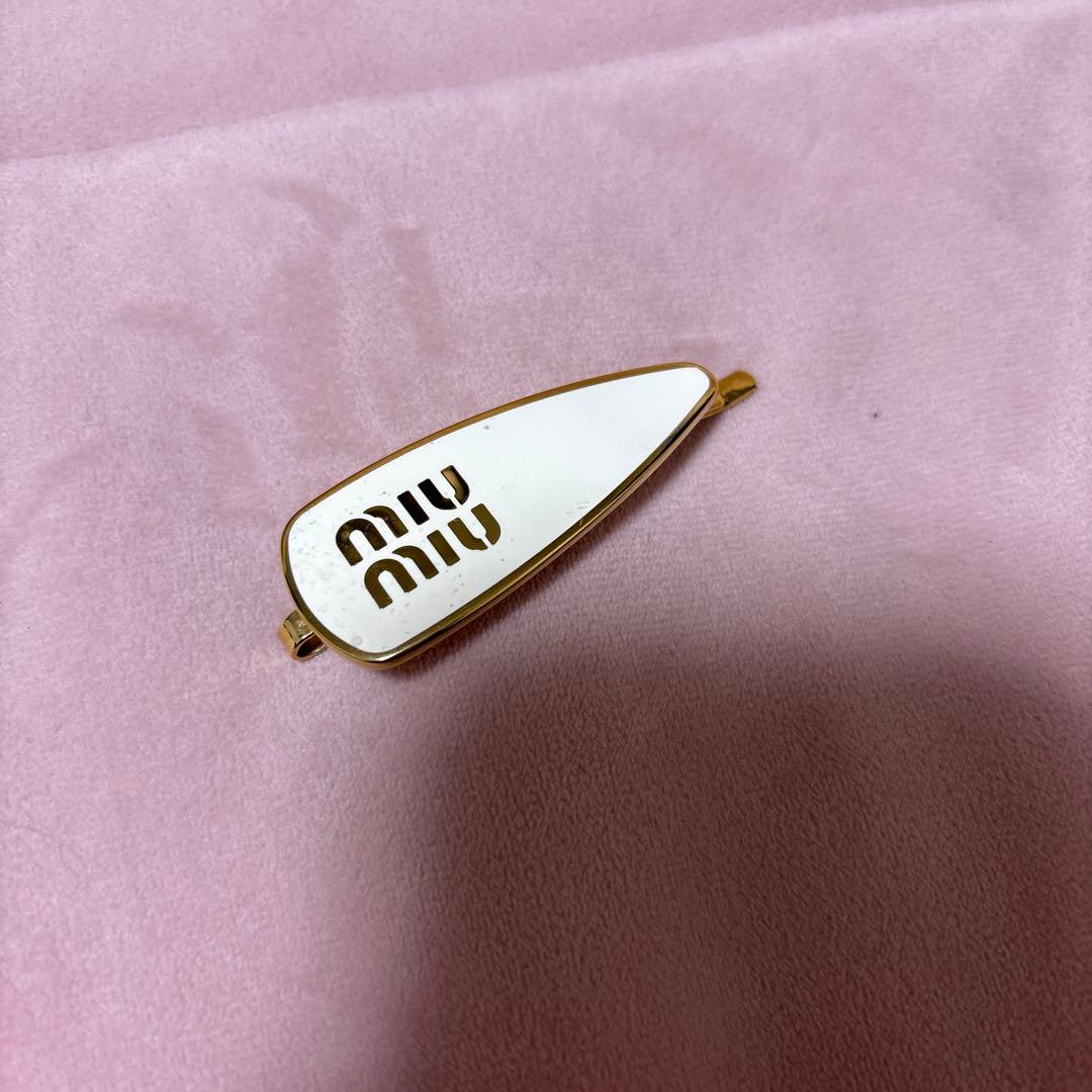 MIU MIU ゴールド ヘアピン