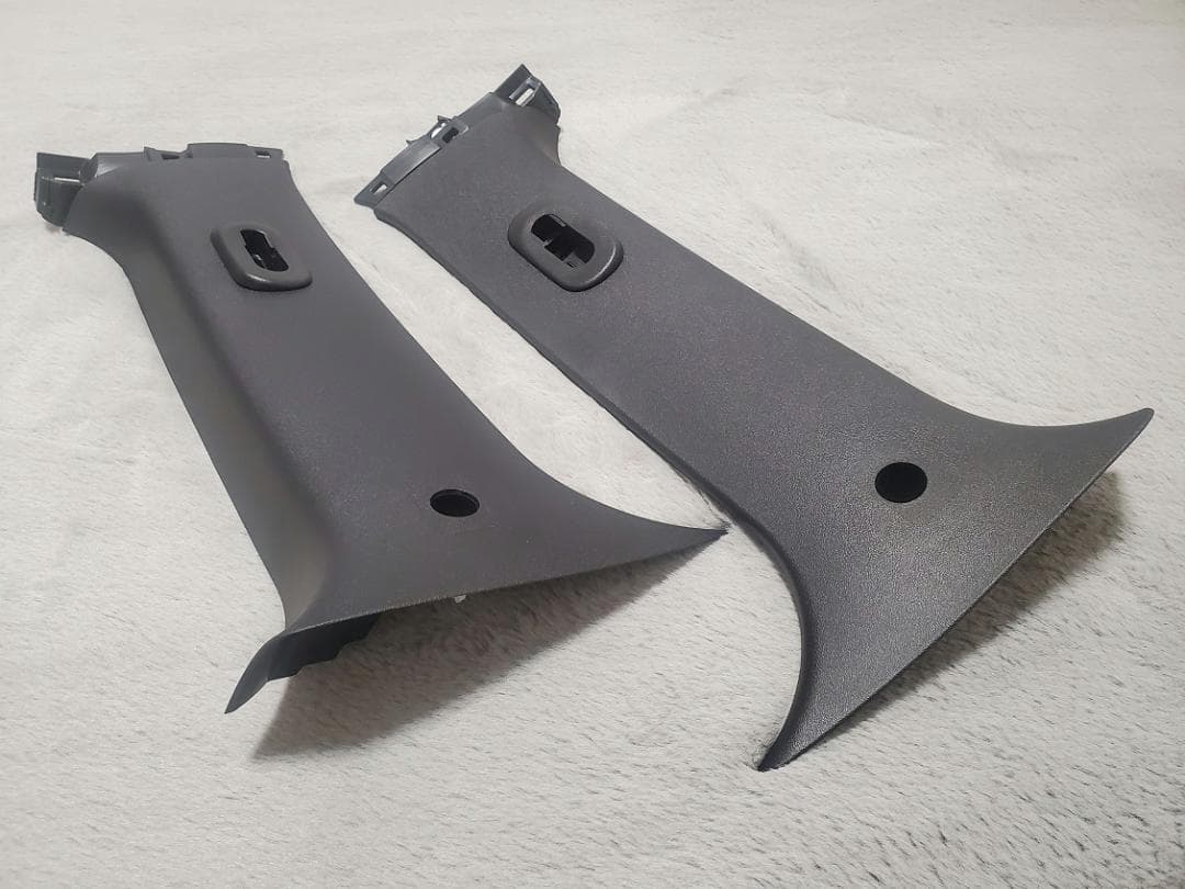 200系ハイエース ダークプライム２ 純正クォーターピラーガーニッシュ　Cピラー