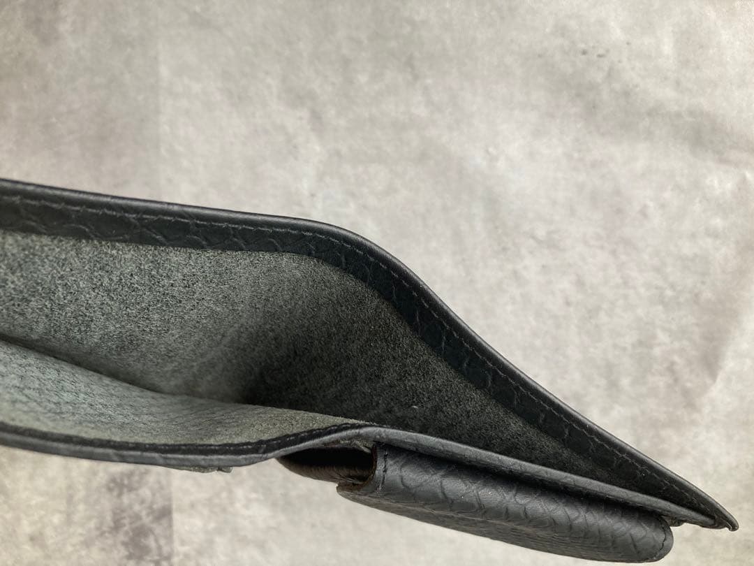 美品　イルビゾンテ　パイソンエンボス　財布　ブラック