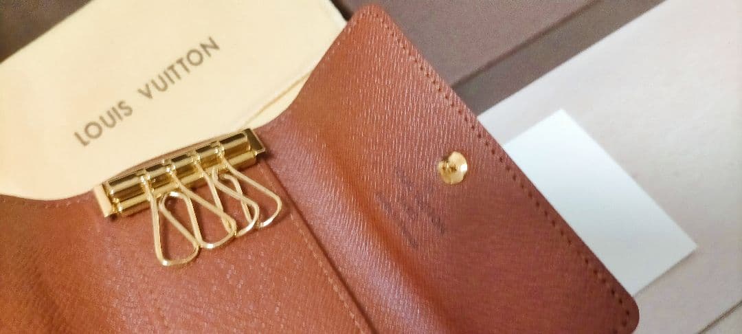 新品LOUIS VUITTON ブラウン レザー キーケース