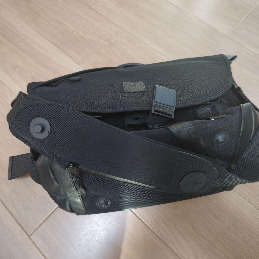 ALPAKA 7VEN メッセンジャーバッグ ショルダーバッグ 黒色　値下げ中