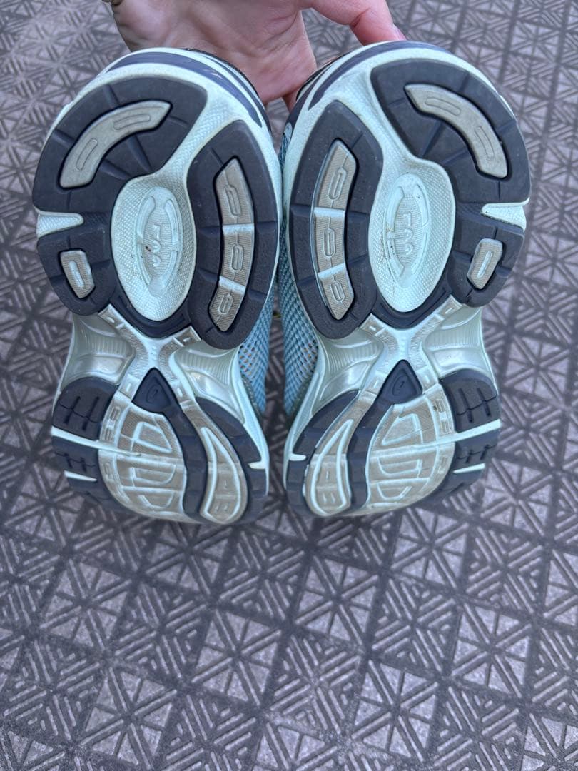 asics キココスタディノフ 24