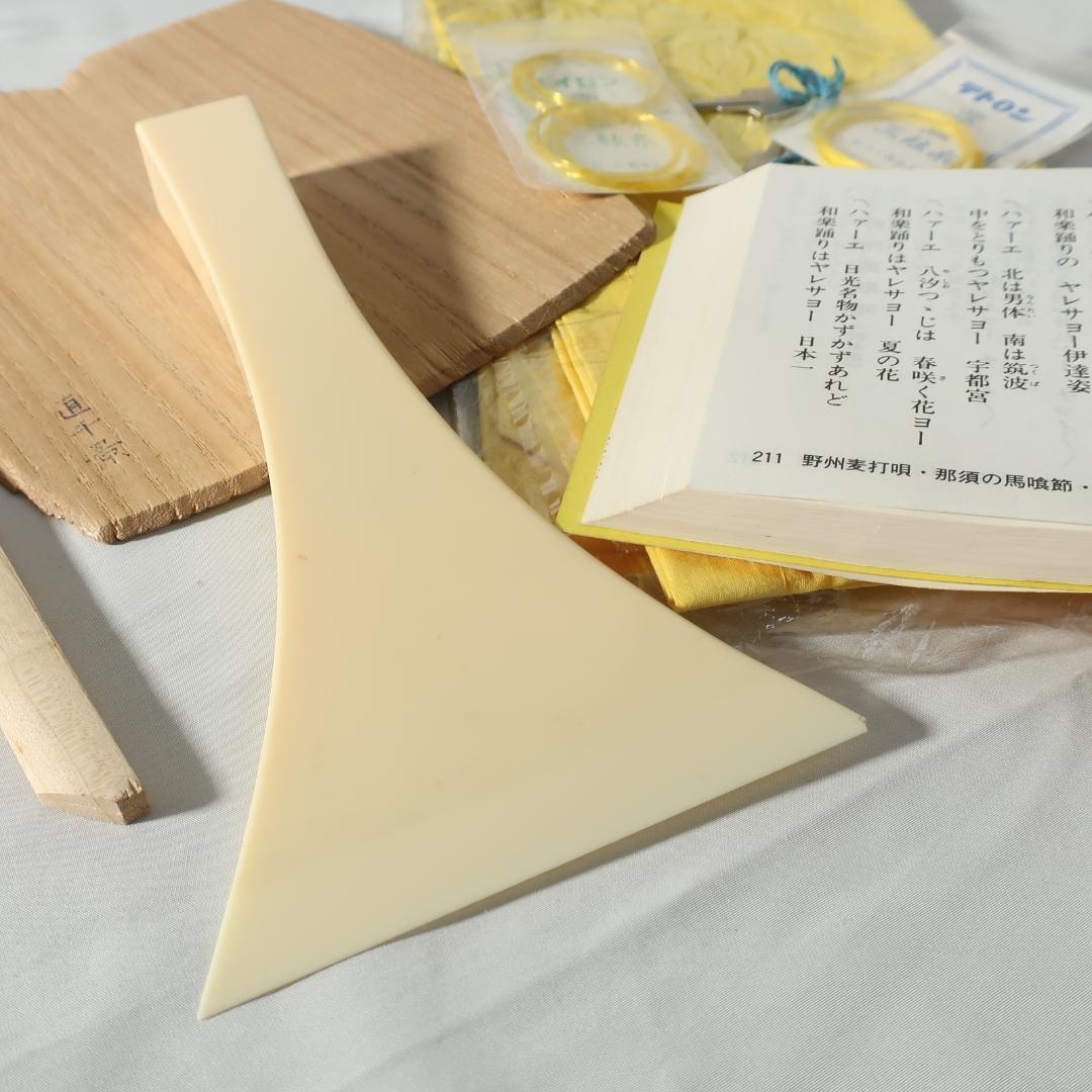 三味線 中棹 ハードケース 撥 予備弦 民謡本 付属 地唄 和楽器 E22