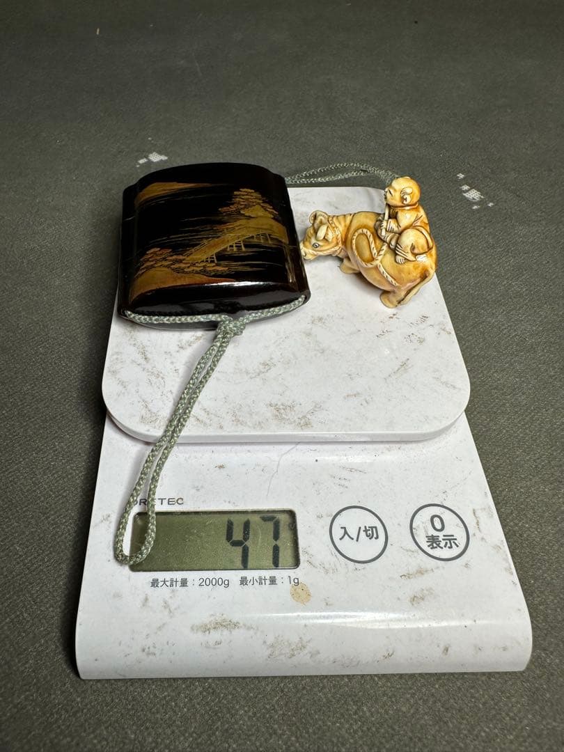 印籠　根付　漆塗　木彫り　置物　古美術品　細密細工　骨董　アンティーク彫刻工芸品