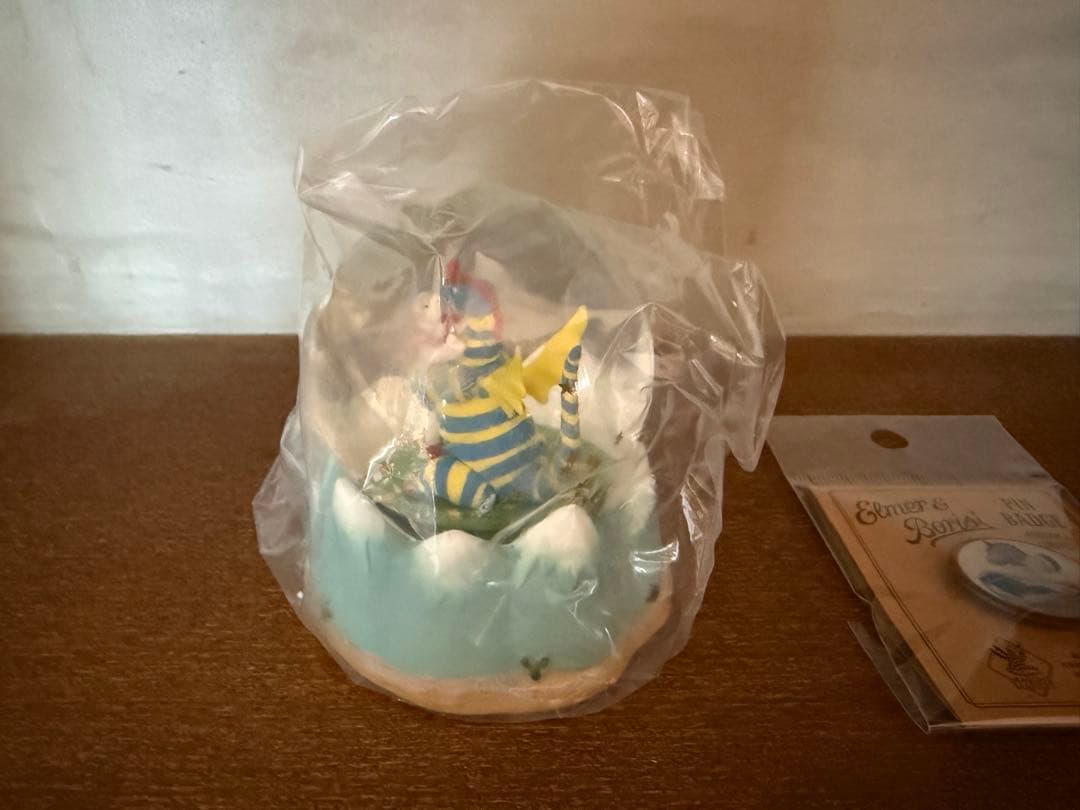 【新品2点セット】エルマーのぼうけん展ウォータードーム+ピンバッジ スノードーム