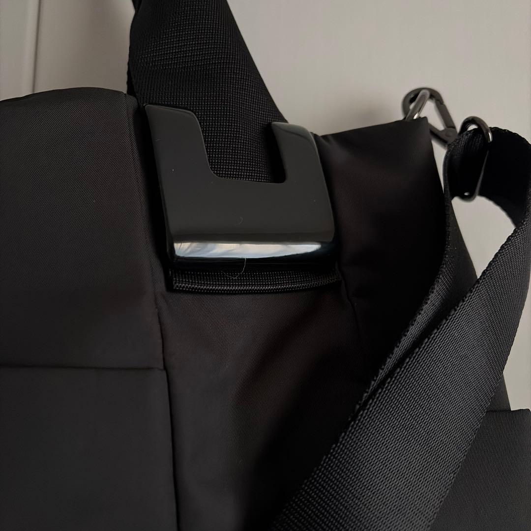 未使用品＊イアパピヨネ WEB限定カラー ショルダー付き樹脂パーツトートバッグM