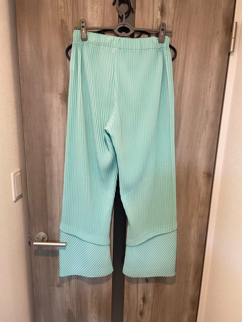 オムプリッセイッセイミヤケ　プリーツ変形パンツ　水色　サイズ1