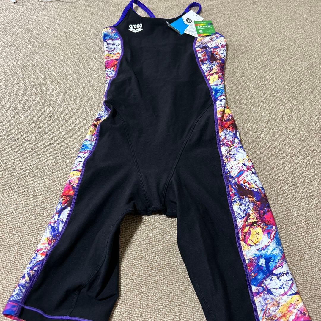 たえ。arena スポーツ用水着 黒・マルチカラー