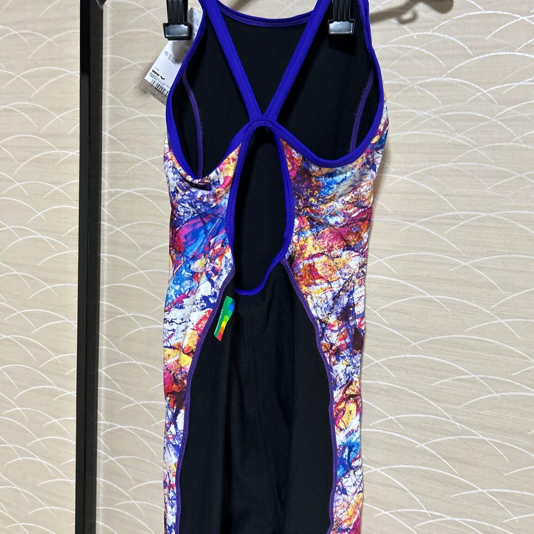 たえ。arena スポーツ用水着 黒・マルチカラー