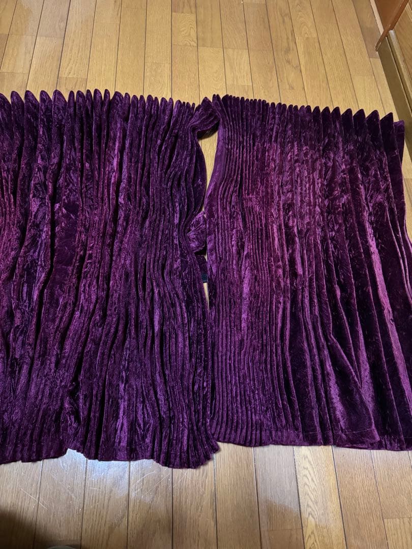 トラック仮眠カーテンアコーディオンワインパープル？