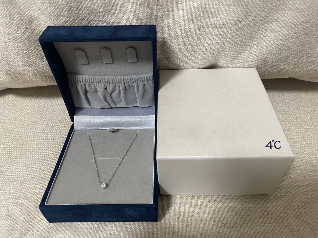 の*み様 4℃ プラチナPT石付ネックレス　ダイヤ　鑑定書つき