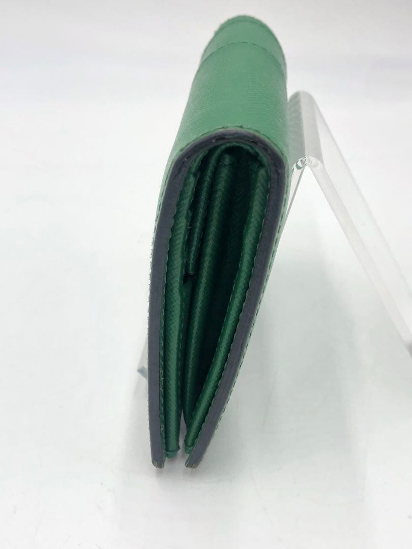 マルニ　二つ折り財布　財布　グリーン　お洒落　レディース　ブランド　ファスナー