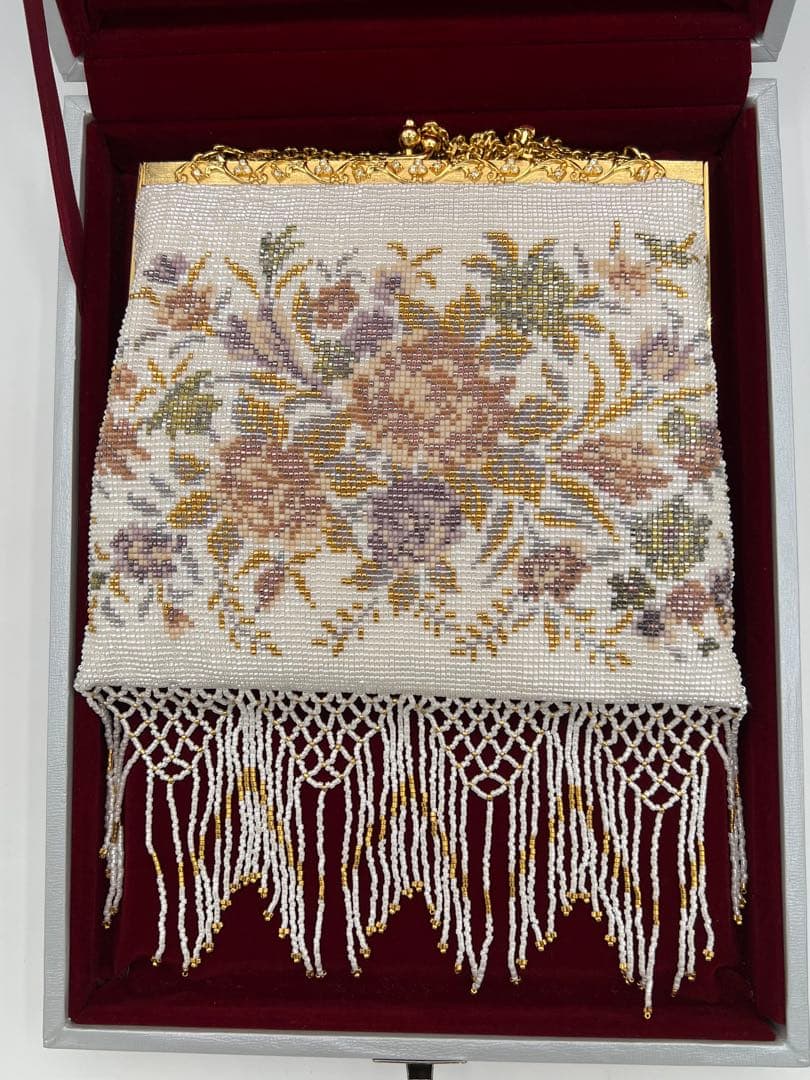 総ビーズ ハンドバッグ ホワイト ゴールドチェーン