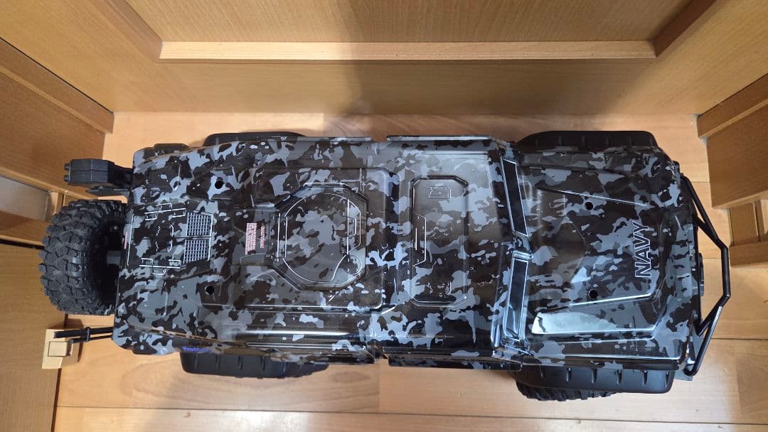 ラジコン 1/10 クローラー トラクサスのボディとタイヤ メカ付き