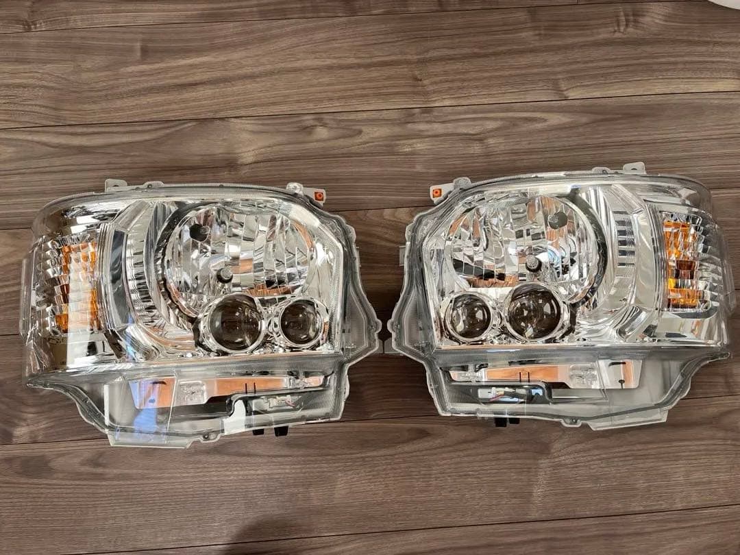 新品 ハイエース200系8型 純正ヘッドライト左右セットライトコントロール付き