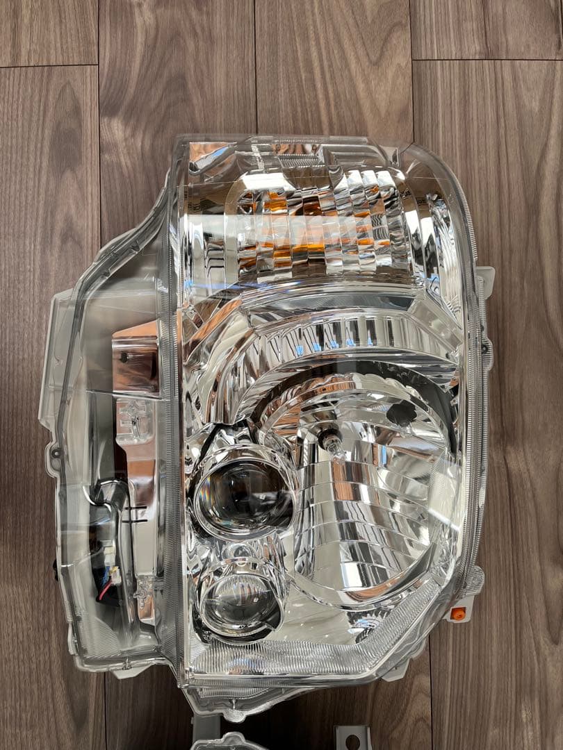 新品 ハイエース200系8型 純正ヘッドライト左右セットライトコントロール付き