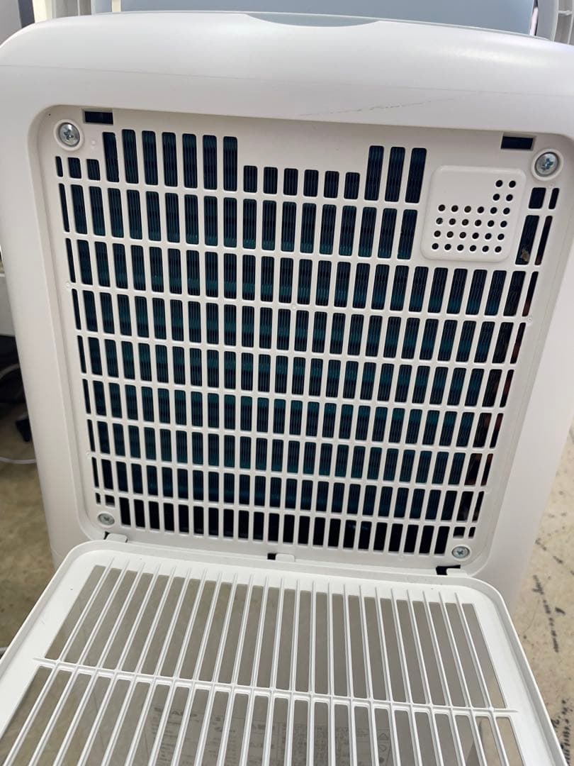 特売　即日発送　美品　CV-N71-Wシャープ除湿機2022年式