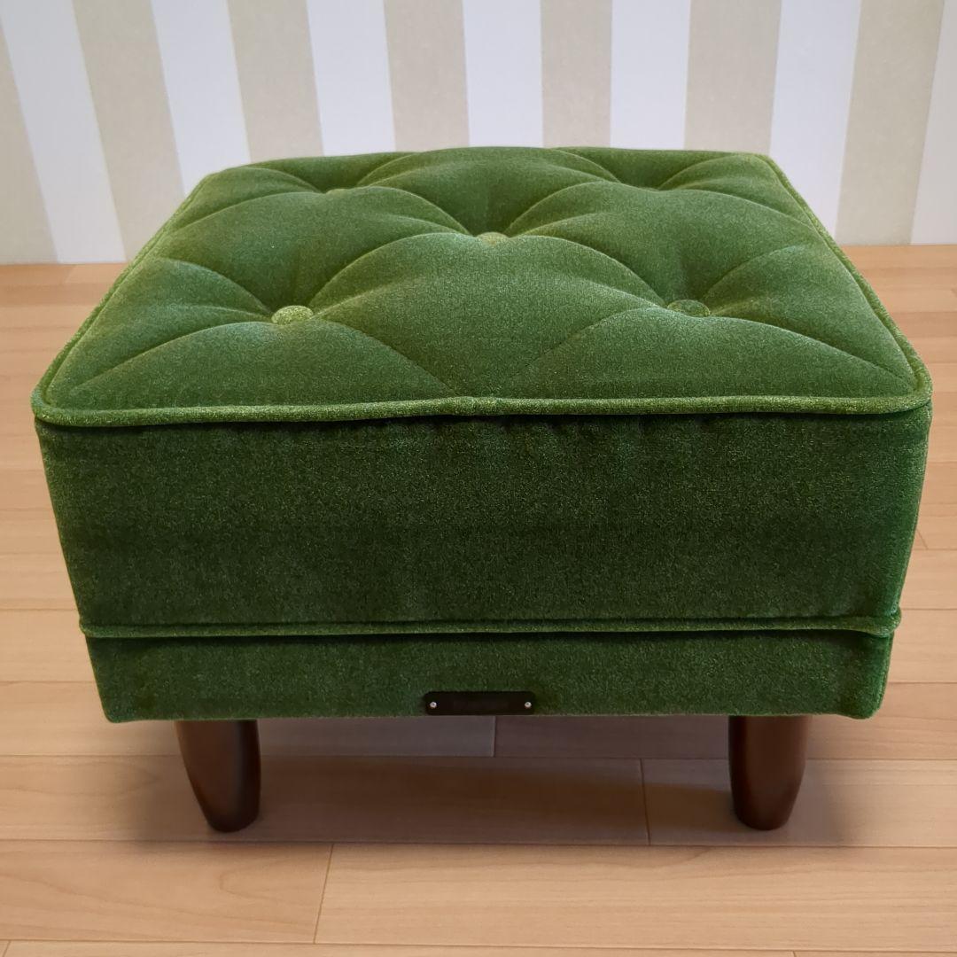 カリモク 緑色のファブリックオットマン