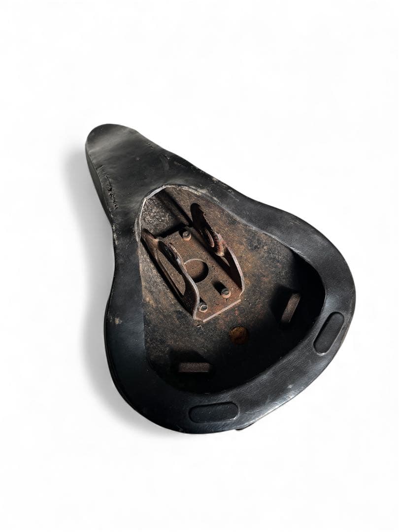 Messinger（メッセンジャー）ダイヤモンドステッチサドル　mon