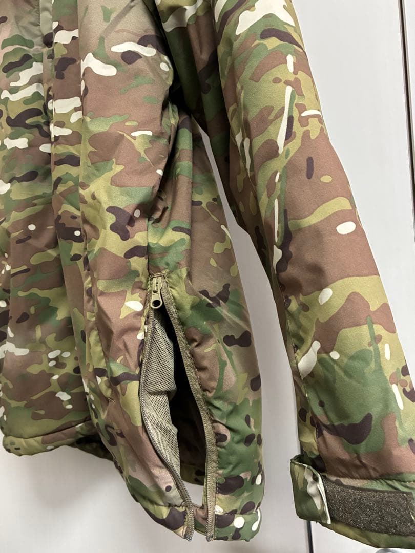 未使用ロシア軍北朝鮮軍仕様極暖中綿防寒服マルチカム迷彩の稀少品でふっくら柔らか。