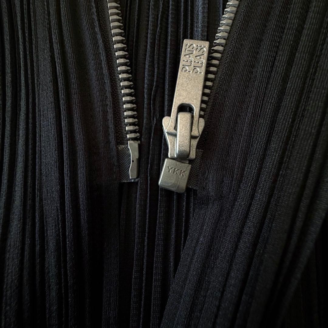 近年✨極美品 プリーツプリーズ 2WAYロゴジップロングワンピース 羽織 黒 2