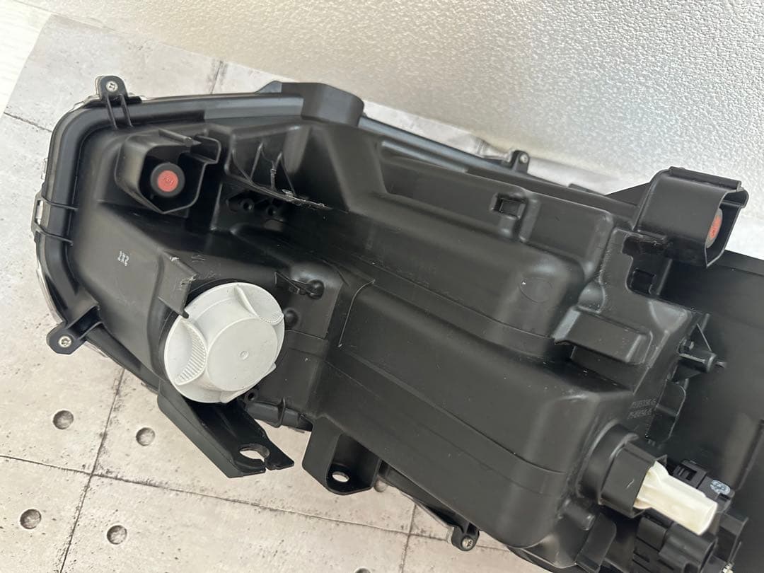 【トヨタ純正】ヤリスクロス ヘッドランプASSY 左側 81150-52N21