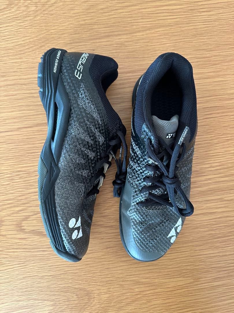 【試着のみ】YONEX ヨネックス 25.5cmバドミントンシューズ ブラック