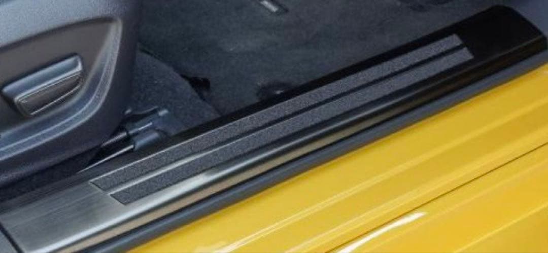 新型プリウス 60系サムライプロデューススカッフプレート内側ブラックヘアライン