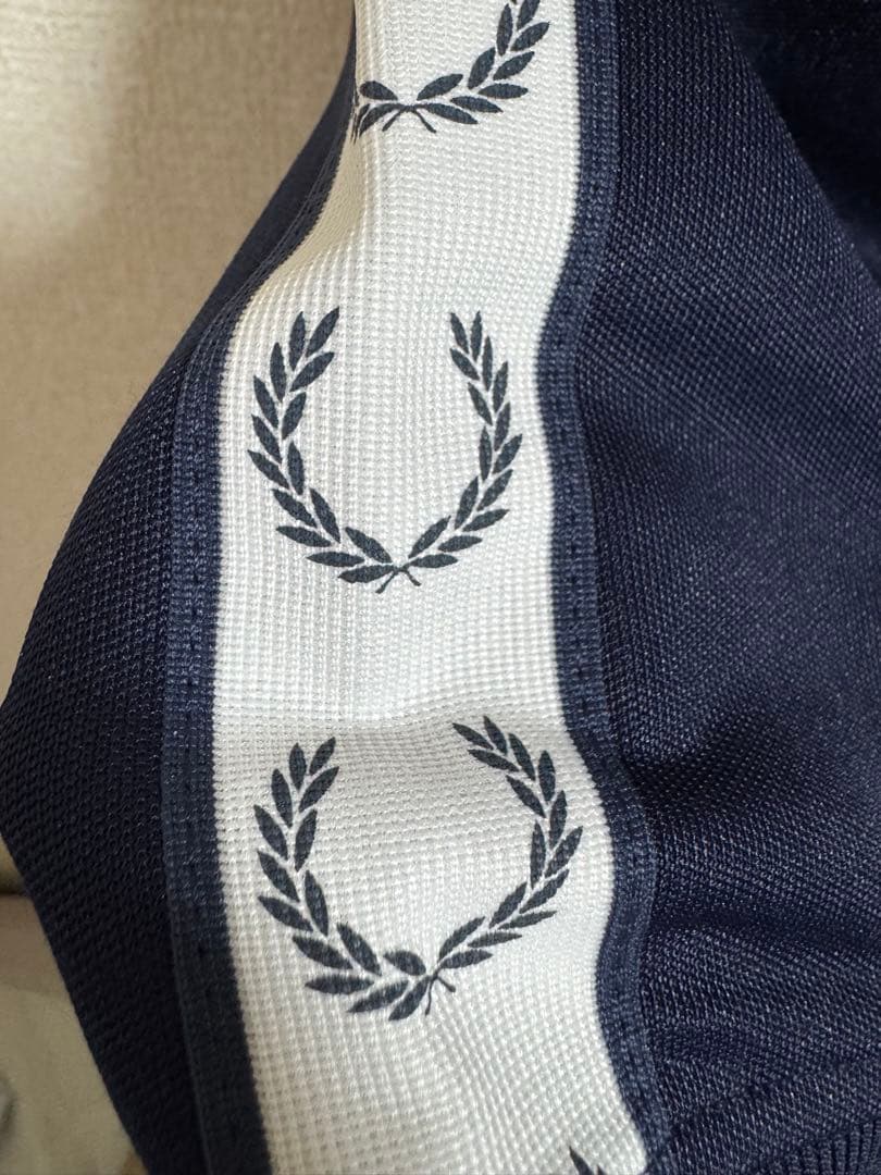 FRED PERRY(フレッドペリー) トラックジャケット　ネイビー　M