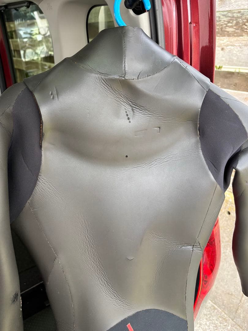 1月31日まで。それ以降は削除しますRash wetsuit 5mm セミドライ