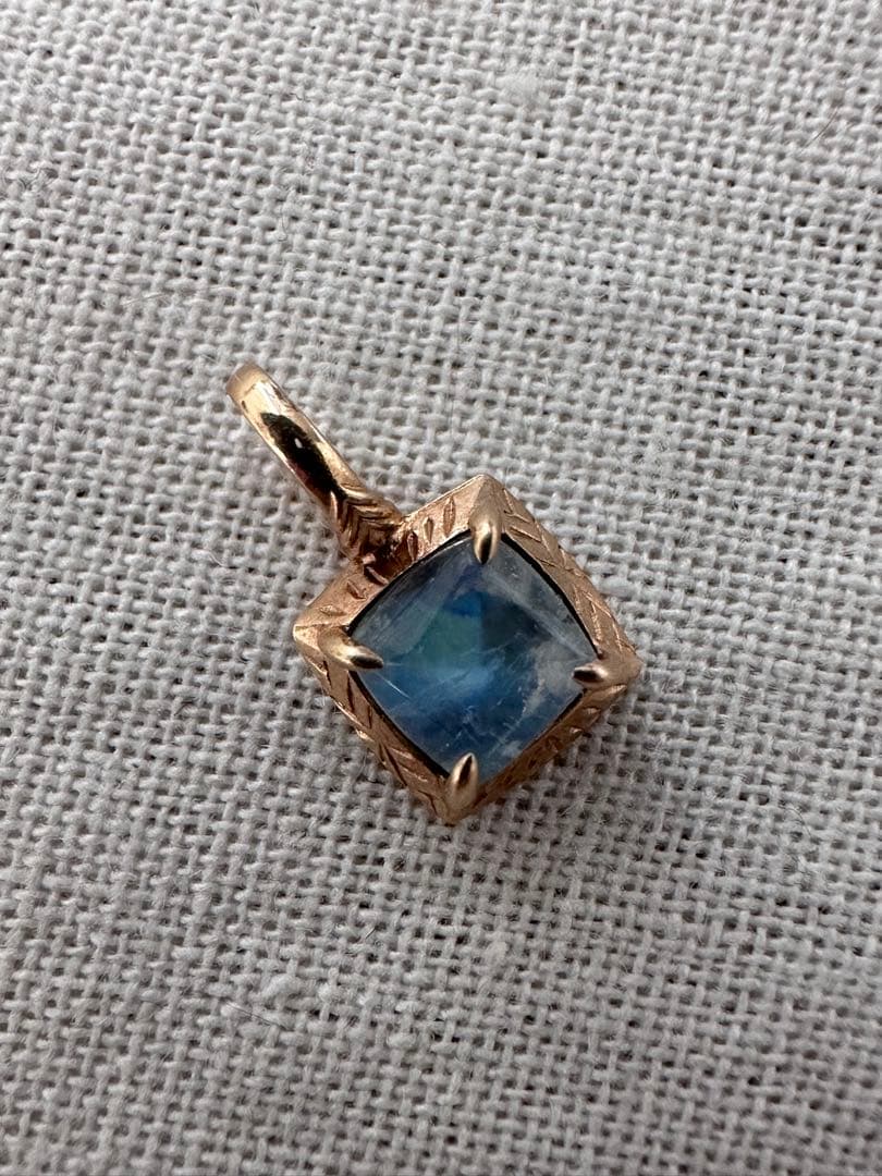 agete アガット　K10ブルートパーズチャーム　ネックレス　チャーム