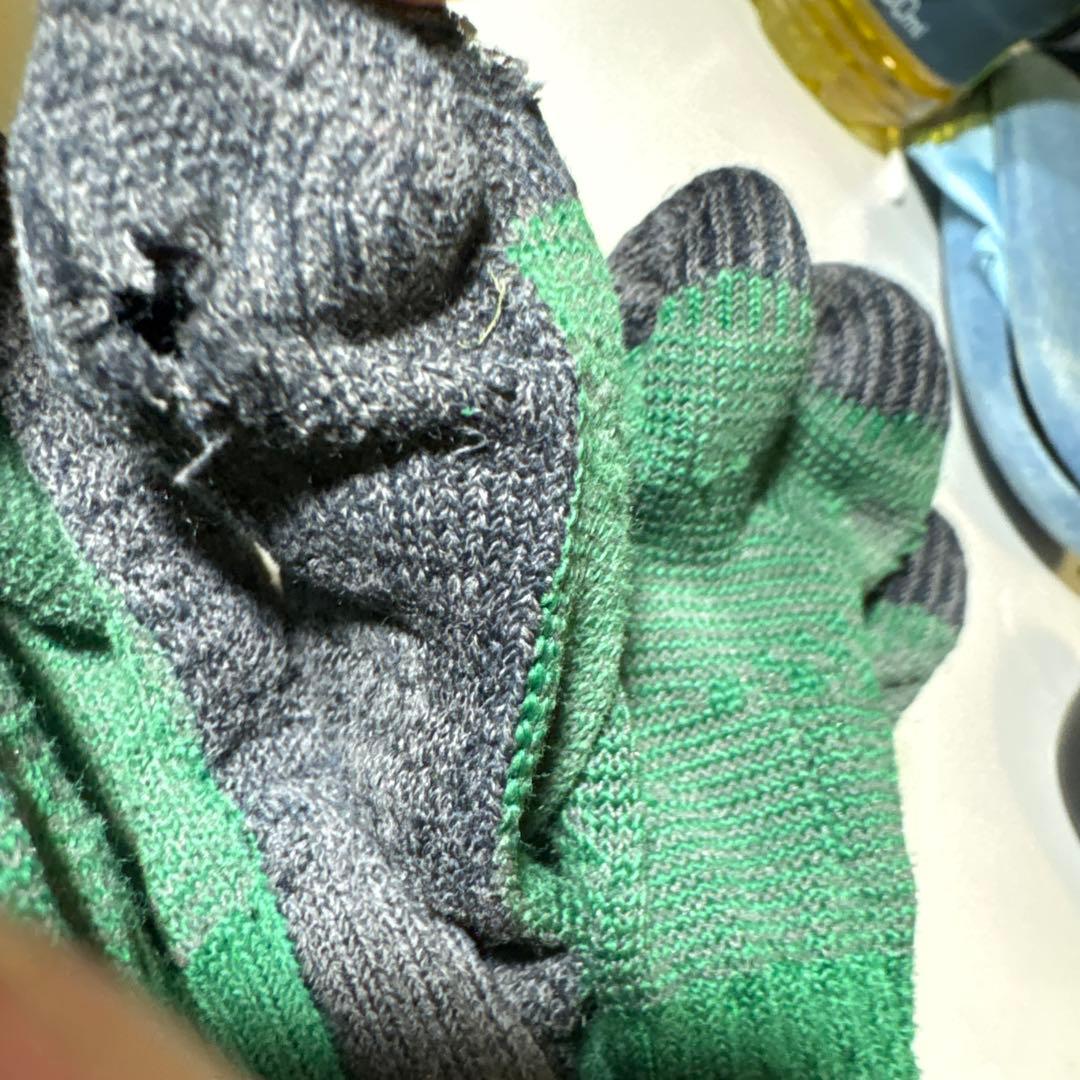 緑の5本指ソックス ダメージあり L