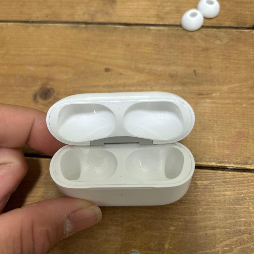 Apple AirPods Pro 第二世代ホワイト 充電ケース付き