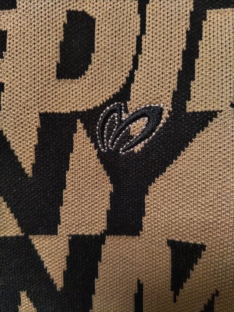 美品　マスターバニー　ニットセーター　総柄　裏地付き　防風、防寒　秋冬