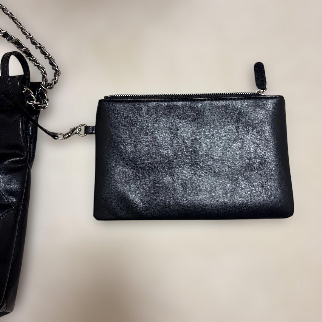 シャネル22シャイニーカーフチェーンショルダー