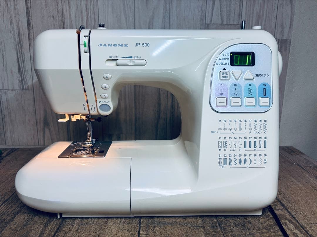 ジャノメ jp500、模様も豊富なパワフル実用ミシン、押え完備！清掃整備済み