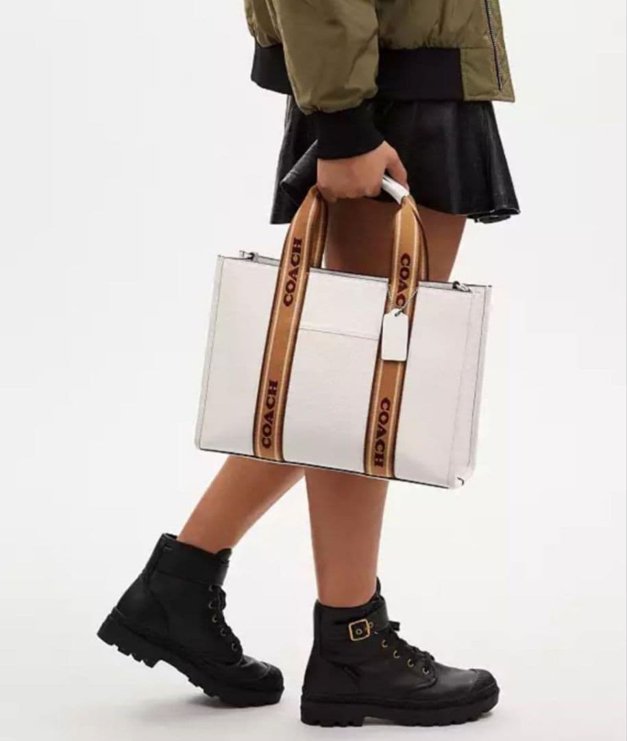 １７、１８日　限定価格　新品未使用タグ付き　コーチCOACH 白スミストート