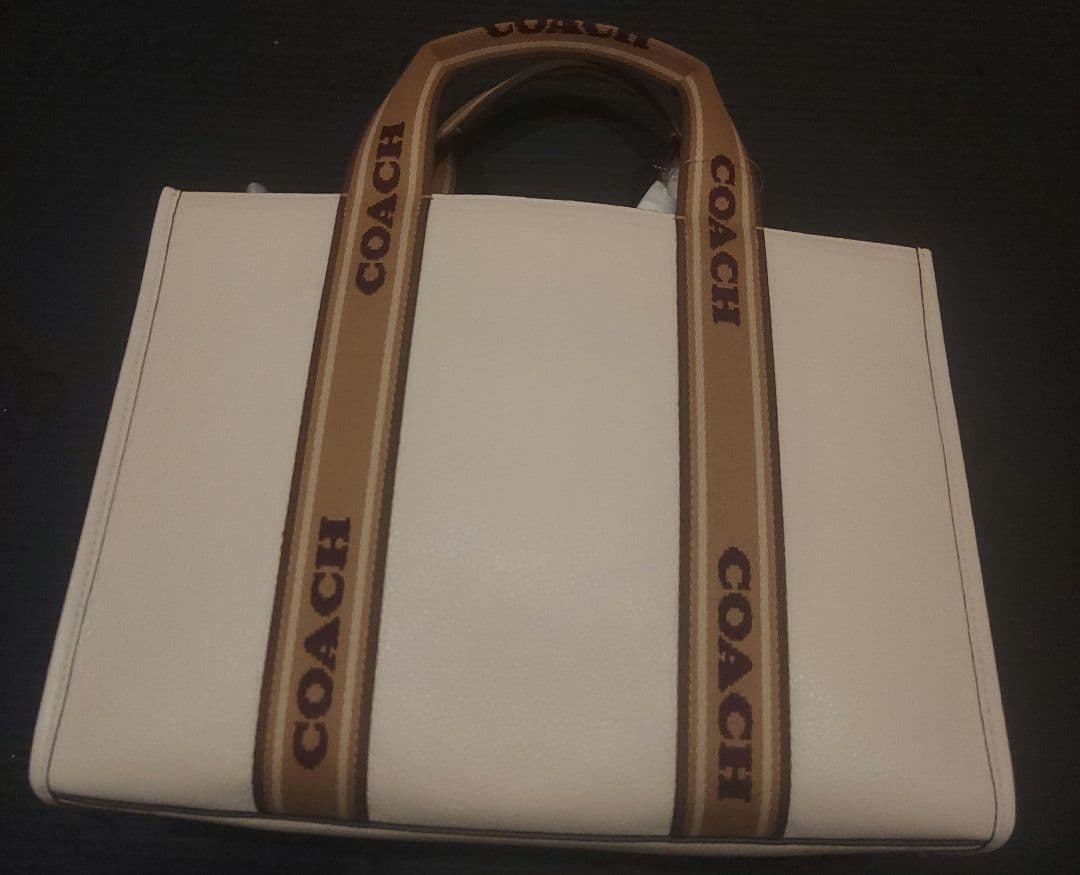 １７、１８日　限定価格　新品未使用タグ付き　コーチCOACH 白スミストート
