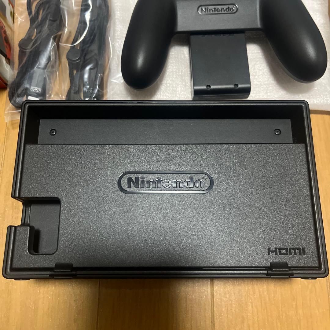 【美品】Nintendo Switch(箱、128GBのマイクロSD付き)