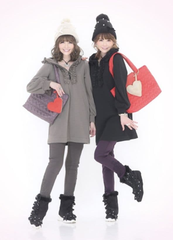 【専用】アンドラブ　＆LOVEフェミニンフォルムなブーケふりるフーディチュニック